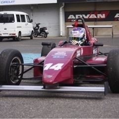 積載車を貸してください🙇‍♂️  レーシングカー運搬に使用します🏎