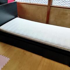 イケア　IKEA　ベッド、マットレス、引き出し収納付き　Malm...
