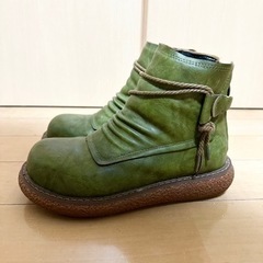 緑色　合皮ラウンドトゥショートブーツ　24cmの画像