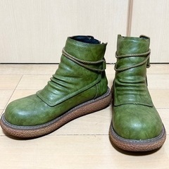緑色　合皮ラウンドトゥショートブーツ　24cm