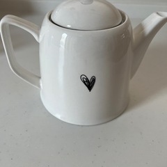 紅茶ポットの画像
