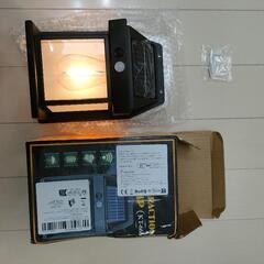 ほぼ新品　ソーラー発電式人感センサー・夜間センサー（演色性の高い）電球色LED　NO2の画像