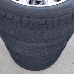 アルミホイールつきスタッドレスタイヤ4本組の画像