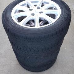 アルミホイールつきスタッドレスタイヤ4本組の画像