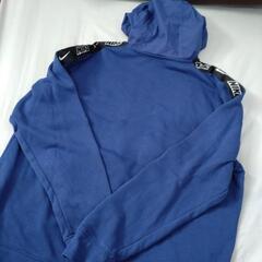 ナイキ　青パーカーの画像