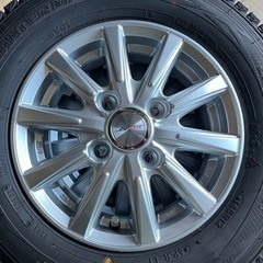 スタッドレスタイヤ（ホイール付き）4本の画像