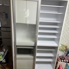 【値下げ！】真っ白な食器棚の画像
