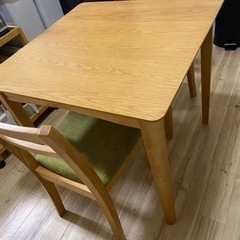 【値下げ】ニトリ　ダイニングテーブルセット　イス2脚の画像