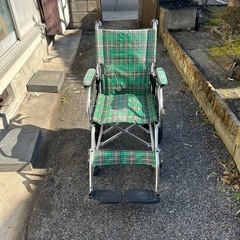 介護用車椅子譲ります。