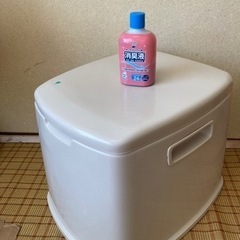 2,000円に値引中！　ポータブルトイレ　介護用　高齢者　