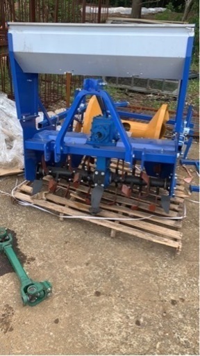 トラクター用 マルチ張りうね立て　肥料散布セット作業機