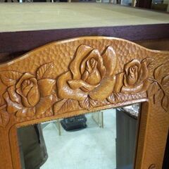 ② ミラー 壁掛け鏡 幅39cm タテ58cm ウォールミラー 木枠 薔薇柄 札幌市東区 新道東店の画像