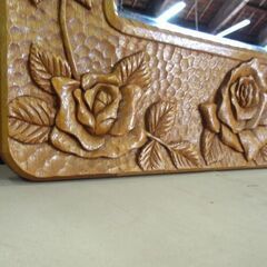 ② ミラー 壁掛け鏡 幅39cm タテ58cm ウォールミラー 木枠 薔薇柄 札幌市東区 新道東店の画像