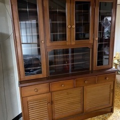大きい食器棚　古いです