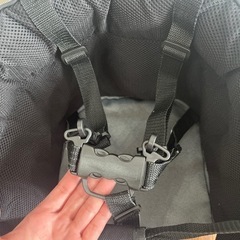 KATOJIのお食事イスとMARLMARLのエプロンの画像