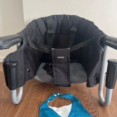 KATOJIのお食事イスとMARLMARLのエプロンの画像