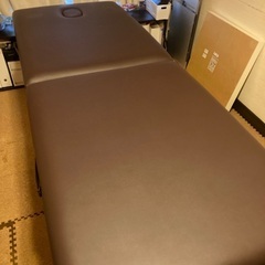 折りたたみ式マッサージベッド