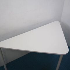 ITOKI 三角型 キャスター脚 テーブルアクティブフィールド 会議や打ち合わせ テーブル (FA22)の画像