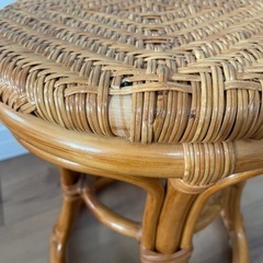 ラタンスツールの画像