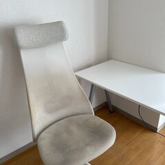 白いIKEAオフィスチェア （アームレスト無し）