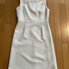 上品かわいいセレモニースーツEMMA JAMES (エマジェイムス)ツイード織柄ベージュ系　ノーカラージャケット、ワンピース、ブローチ 3点セット11号（9〜11号の方に）の画像