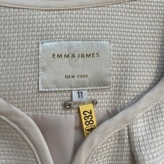 上品かわいいセレモニースーツEMMA JAMES (エマジェイムス)ツイード織柄ベージュ系　ノーカラージャケット、ワンピース、ブローチ 3点セット11号（9〜11号の方に）の画像