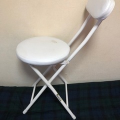 折りたたみ椅子の画像