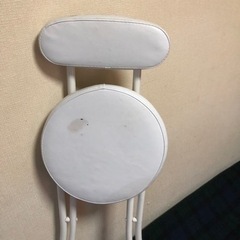 折りたたみ椅子の画像