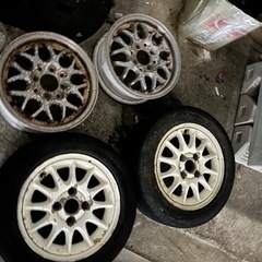 車のパーツ タイヤ、ホイール