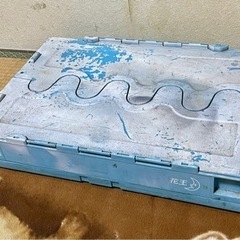 折り畳み式コンテナ・樹脂製・頑丈・屋外保管ですが汚れあり。差し上げますの画像