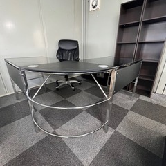 オフィスデスクの画像