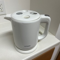 電気ケトル【0.8L】