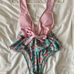 新品　花柄ワンピース 水着　Mサイズ