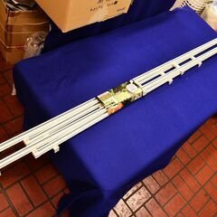 伸縮できるカーテンレール2本組