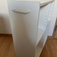 【ニトリ】キャスター付き本棚 2つの画像