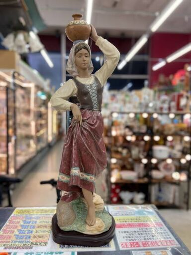 リヤドロ 井戸から戻る　LLADRO
