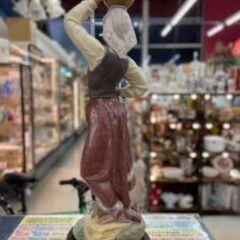 リヤドロ 井戸から戻る　LLADRO の画像