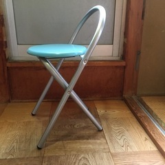 折りたたみ椅子　パイプ椅子の画像