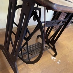 足踏みミシン　椅子セットの画像