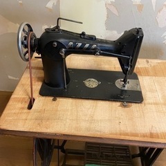 足踏みミシン　椅子セットの画像