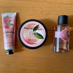 【新品未使用】THE BODYSHOPピンククレープフルーツポーチセットの画像