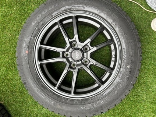 スタッドレスタイヤ 205/60R16