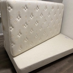 シモンズのベッドとマットレスの画像