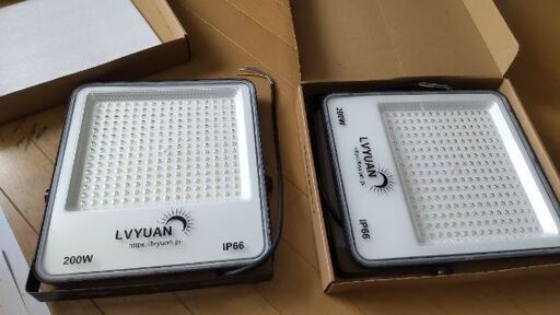 200w、LED投光器　薄型　２枚