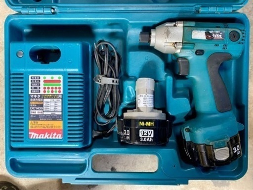 makita マキタ　インパクトドライバ　6916D バッテリー2個付き