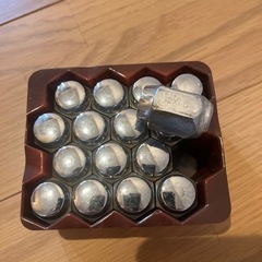 乗用車で使っていたナットの画像