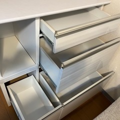 【最終値下げ】【極美品】食器棚の画像