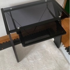 パソコンデスクの画像