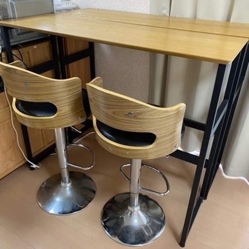 カウンターテーブル×2、カウンターチェア(イス)×2