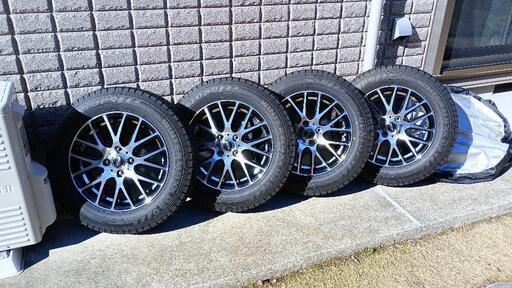 【数回使用のみ】スタッドレスタイヤ 2022年製